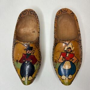 Vintage Hand-Painted Wooden Clogs – Dutch Folk Art Wall Decor